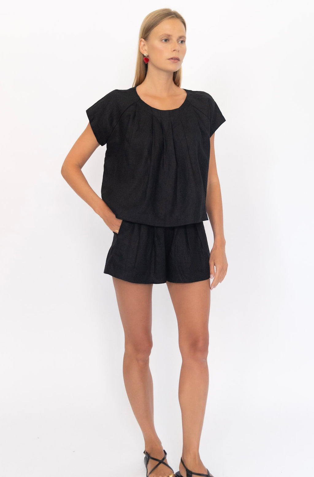Linen Shorts in Black