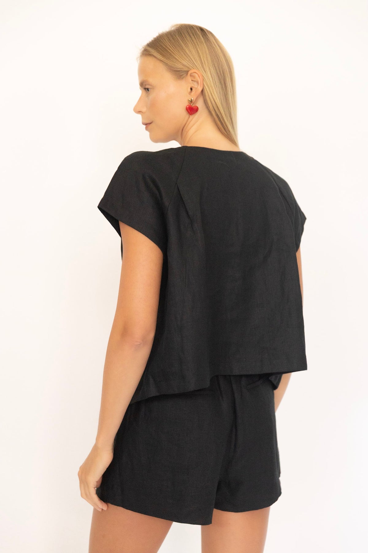 Linen Short Sleeve Top in Black