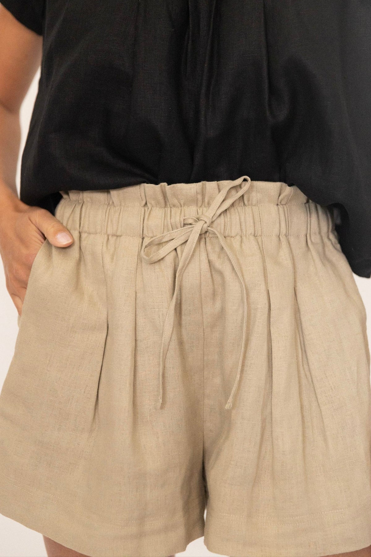 Linen Shorts in Black
