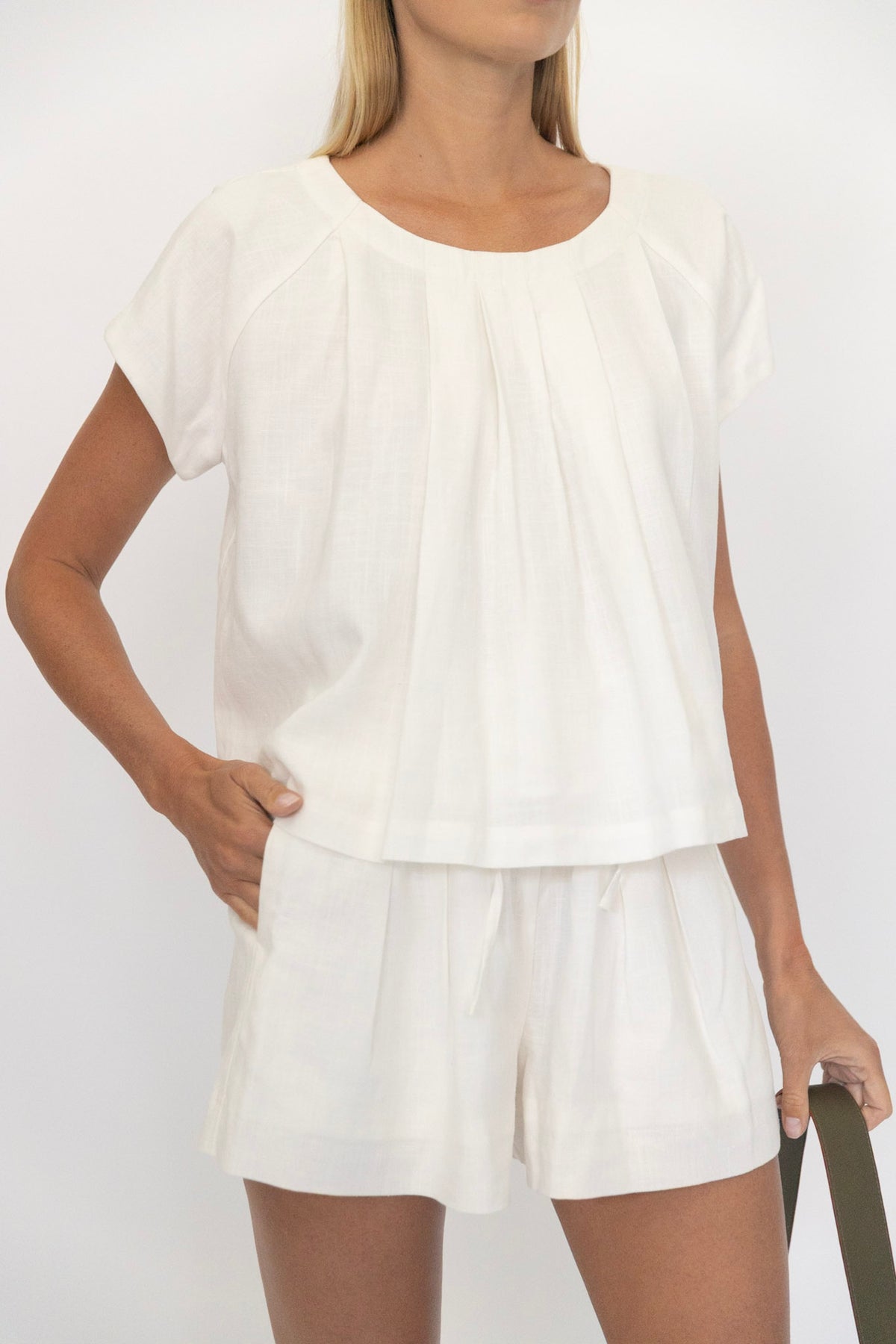 Linen Short Sleeve Top in Black