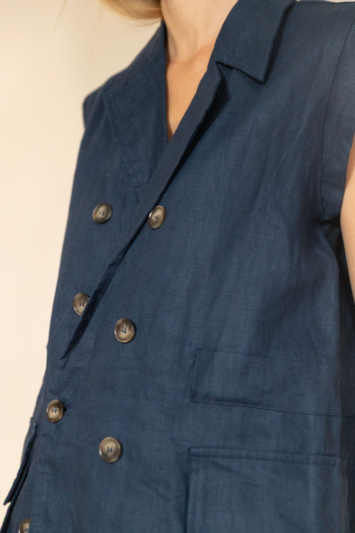 Linen Sleeveless Trench in Coconut